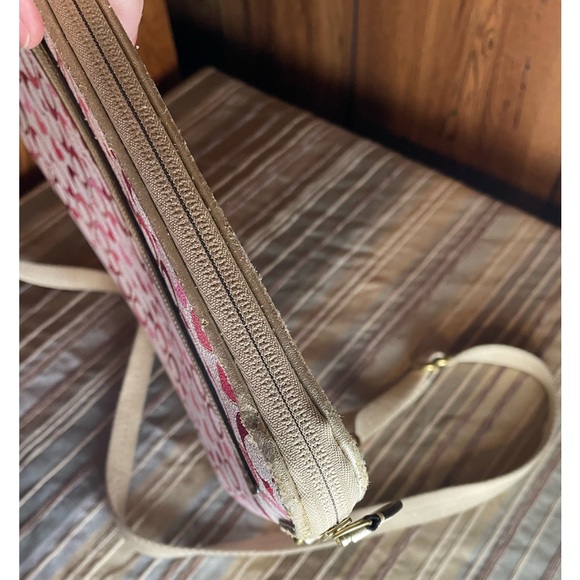 Coach’s Valentine C Pattern Tablet Bag; GUC - Picture 7 of 14